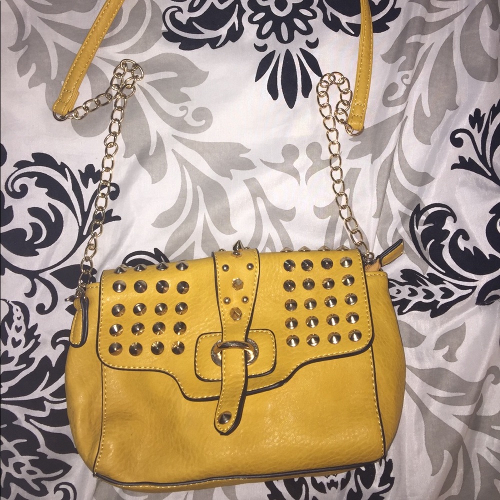 💙 Cross body bag with hardware.